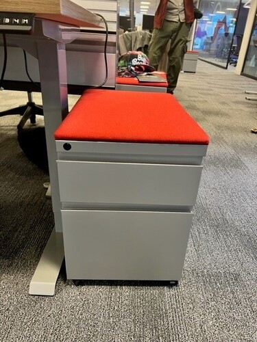 Height-Adjustable Tables - Thumbnail 3