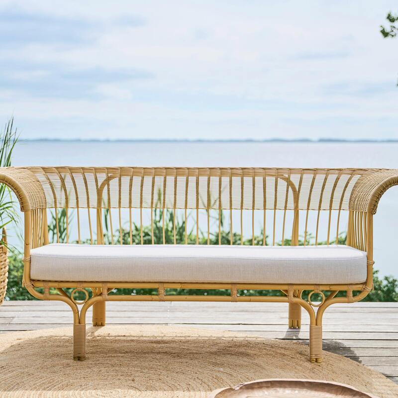 Belladonna Sofa Exterior w/Cushion - Thumbnail 2