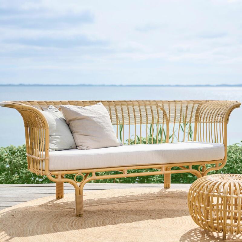 Belladonna Sofa Exterior w/Cushion - Thumbnail 3