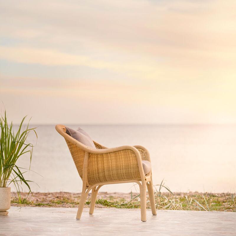 Madame Chair Exterior w/Seat and Back Cushions - Thumbnail 4
