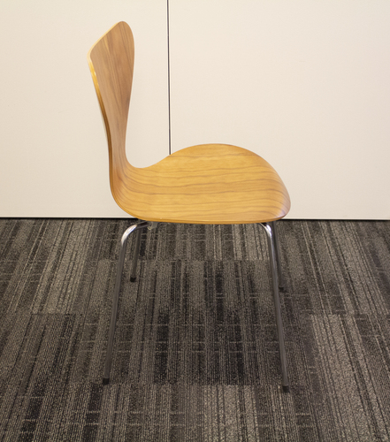 Fritz Hansen 'Series 7' Guest Chair  - Thumbnail 4