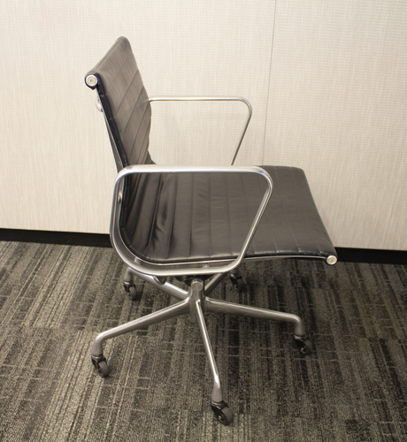'Eames' Aluminum Group Management Chair, Leather - Thumbnail 3