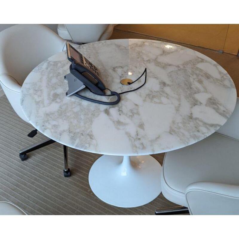 Knoll Saarinen Dining Table 42" Round - Thumbnail 5