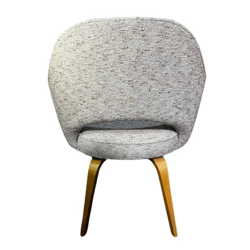 Saarinen Executive Armchair by Eero Saarinen - Thumbnail 2
