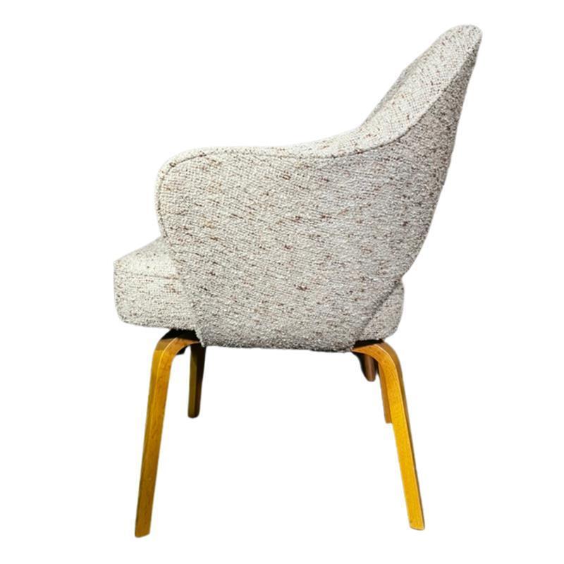 Saarinen Executive Armchair by Eero Saarinen - Thumbnail 3