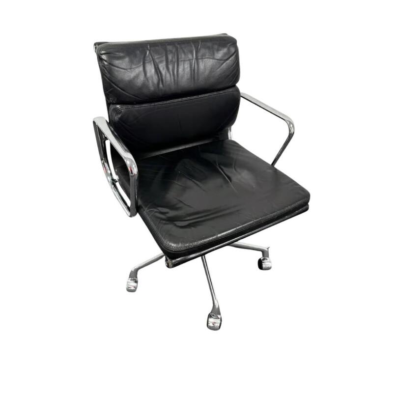 Eames Soft Pad Black leather meeting chair - Thumbnail 2