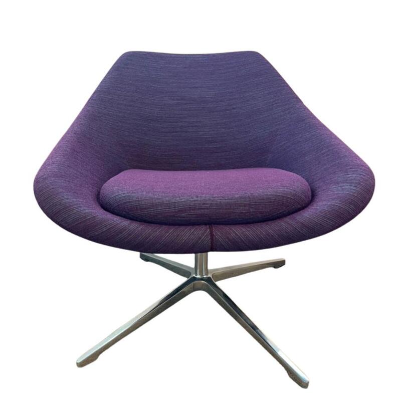 Open Lounge Chair - Image 1