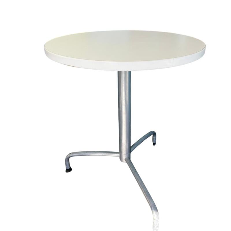 2' Round Table - Image 1