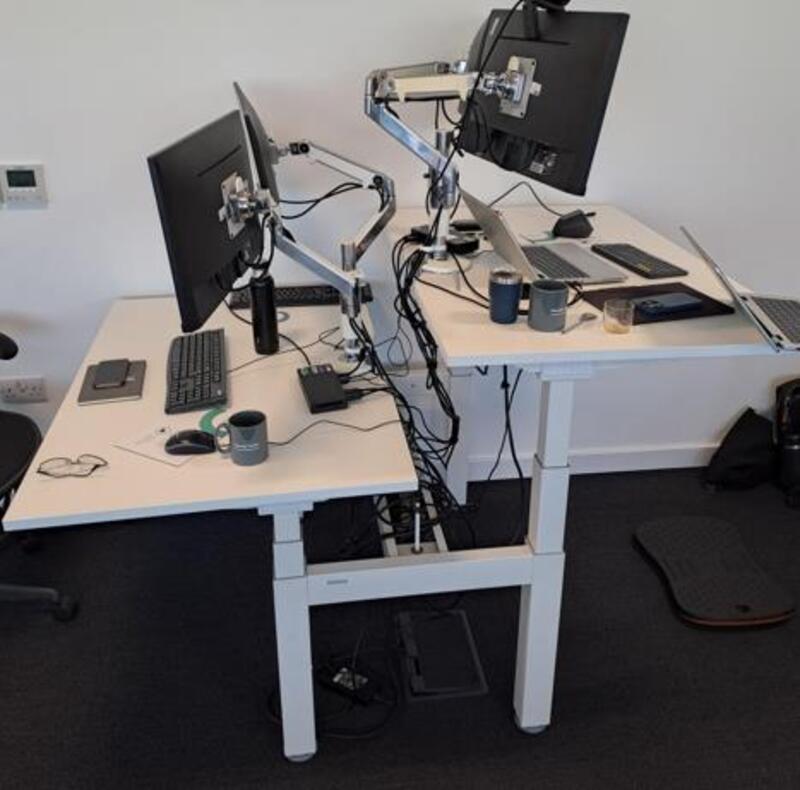 Korplus Mount back2back sit stand desk  - Image 1