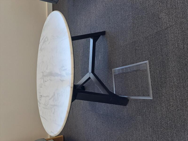 Smart top round table  - Image 1