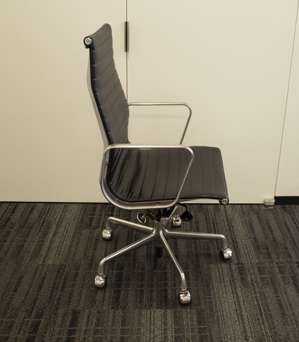 Eames Aluminum Group Executive Leather, Chair - Thumbnail 3