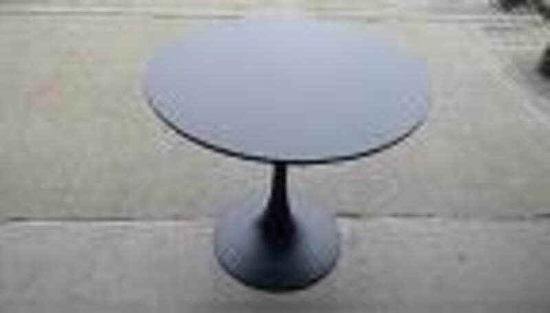 Black meeting table  - Image 1