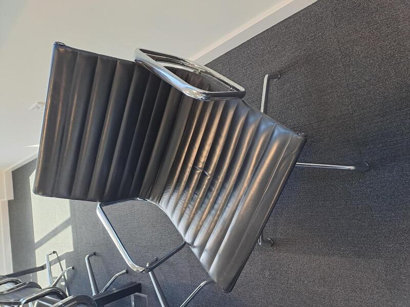 Meeting chair - Image 1