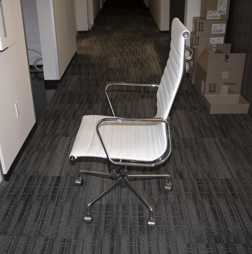 Eames Aluminum Group Executive Chair, Leather - Thumbnail 3