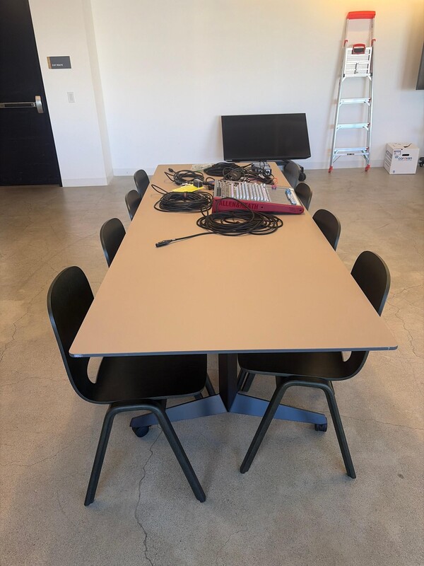 Mobile Table - Thumbnail 4