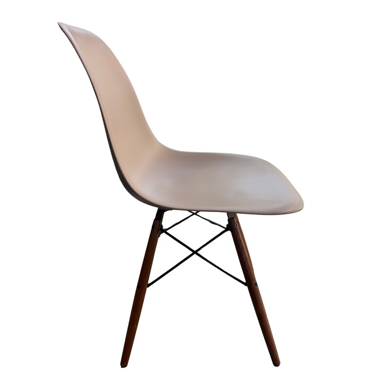 Eames Plastic Molded Chair - Thumbnail 3
