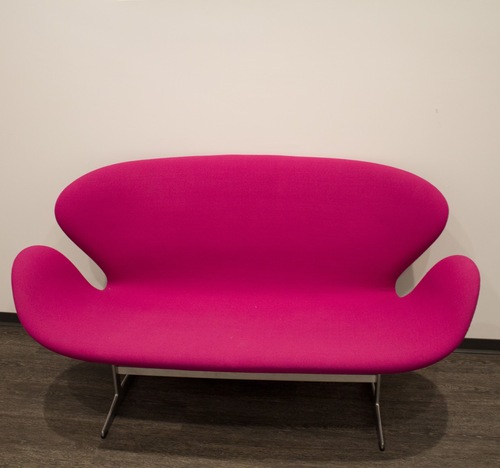 'Swan' Settee - Thumbnail 2