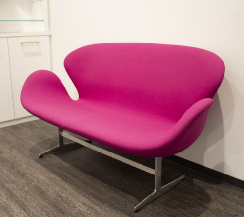 'Swan' Settee - Thumbnail 3