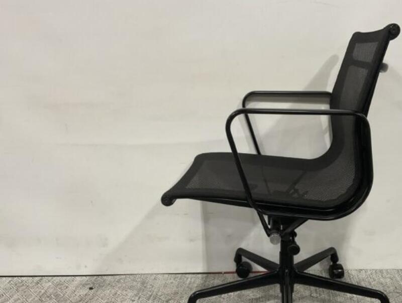 Eames Aluminum Group Management Chair - Thumbnail 4