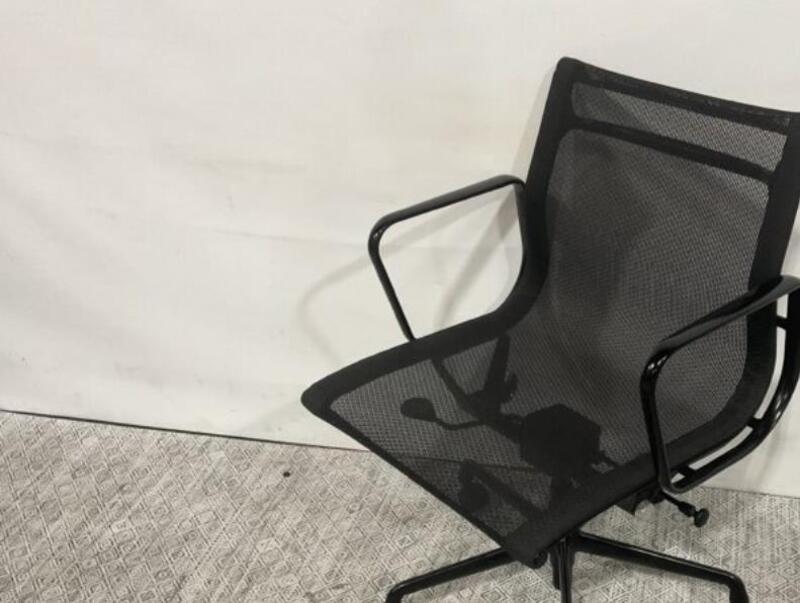 Eames Aluminum Group Management Chair - Thumbnail 2