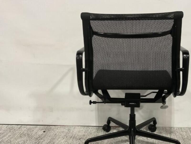Eames Aluminum Group Management Chair - Thumbnail 6