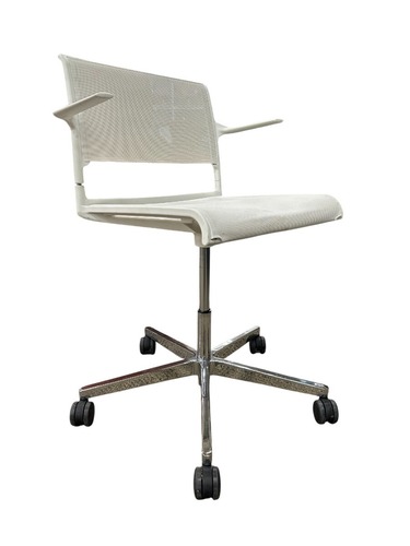 Wilkahn Aline Conference Chair - Image 1