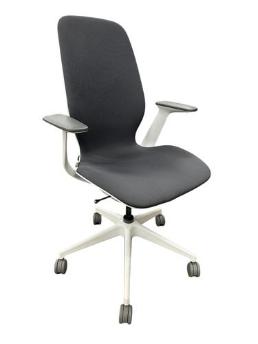 Steelcase SiLQ Conference Chair (Grey/White) - Image 1
