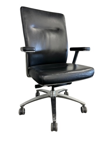 Bernhardt Pilot Executive Conference Chair (Black/Chrome) - Image 1