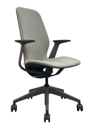 Steelcase SiLQ Conference Chair (Grey) - Image 1