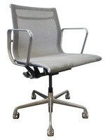 Herman Miller Aluminum Group Eames Chair (Quartz/Chrome)