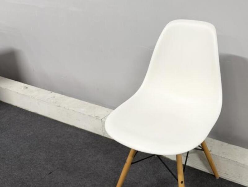 Eames Molded Plastic Side Chair - Thumbnail 2