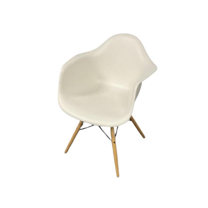 Eames Molded Plastic Armchair - Thumbnail 2
