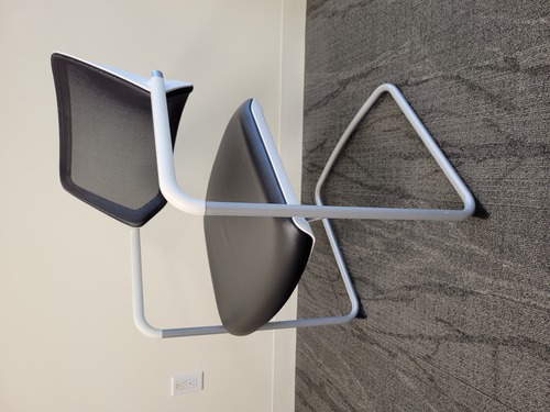 'QiVi' Chair on Sled Base - Thumbnail 2