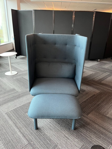 'QT' Privacy Lounge Chair + Ottoman - Thumbnail 2