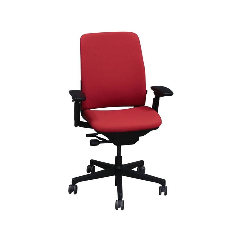 'Amia' Used Task Chair - Image 1
