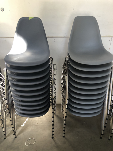 Eames Molded Plastic Side Chair - Thumbnail 4