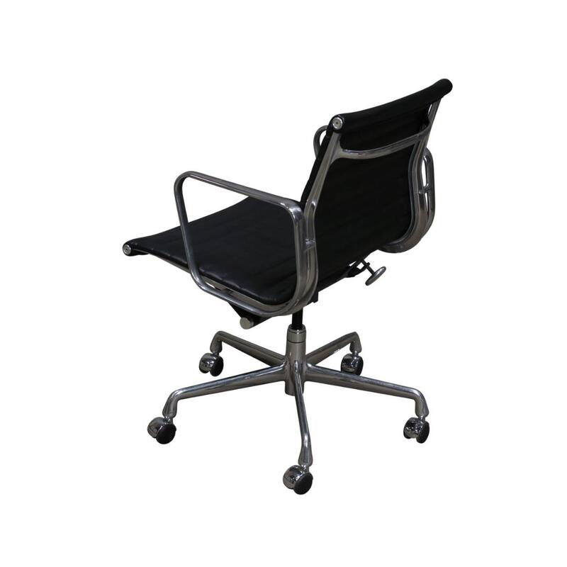 Eames Aluminum Group Management Chair - Thumbnail 3